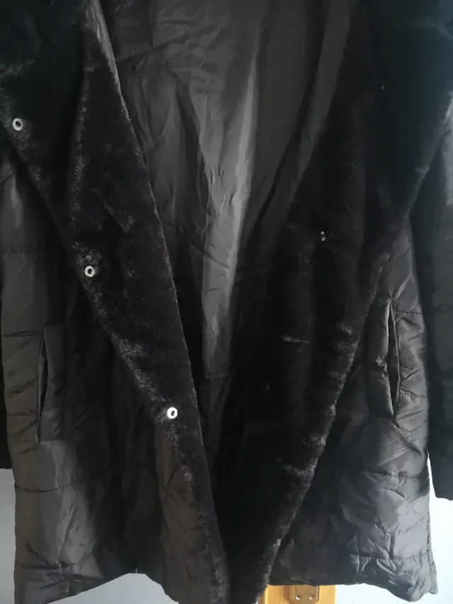 Anorak Venca con capucha y pelo