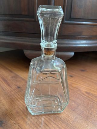 3 bottiglie di liquore antiche con etichette