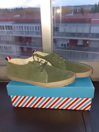 4 papres de Zapatillas Talla 43 Gris/Rojo/Verde/Ot