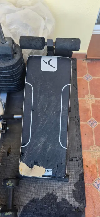 Máquina Multiestación Gimnasio, con pesas y banco.