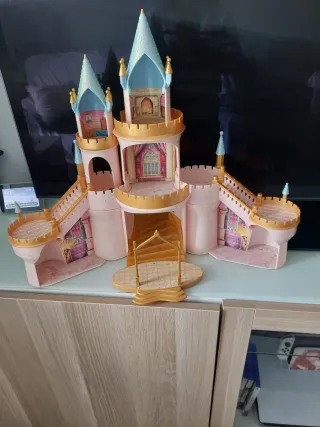 Casa de muñecas con muebles