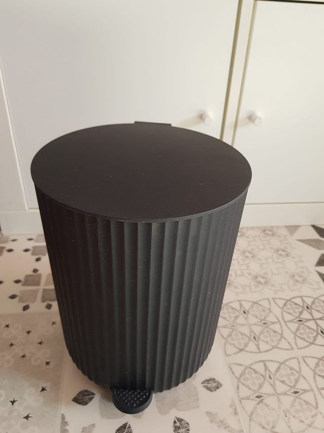 Papelera/cubo pedal negro