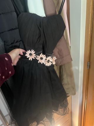 Vestido negro de fiesta con flores