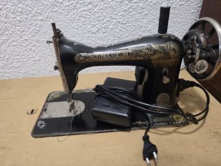 Máquina de coser Singer antigua