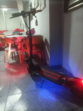 Patinete Eléctrico con Luces LED