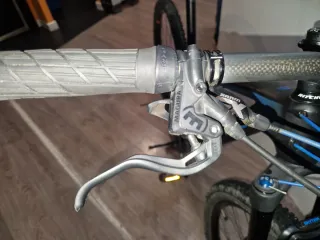 Bicicleta Cube Carbono Doble Suspensión