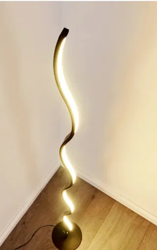 Lámpara de pie LED negra