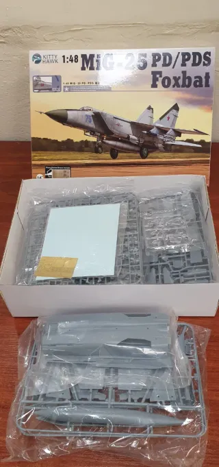 Maqueta Avión MIG 25 Foxbat 1/48