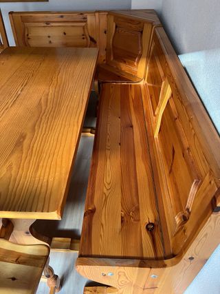Rinconera con mesa y 4 sillas de madera