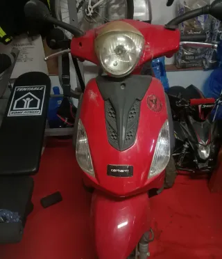 Ciclomotor 49cc que nesecita ser reparada