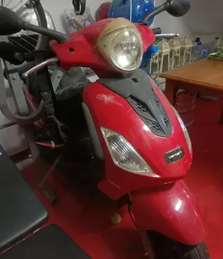 Ciclomotor 49cc que nesecita ser reparada