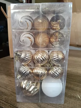 Maletín Navideño Adornos Dorados y Blancos