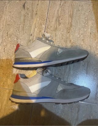 Zapatillas BIMBA Y LOLA grises y rojas