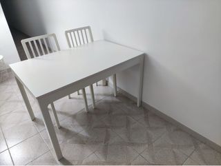 Mesa extensible de madera blanca