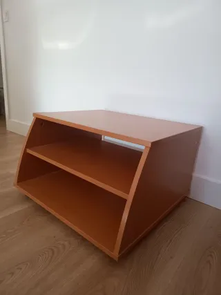 Mesilla de madera marrón