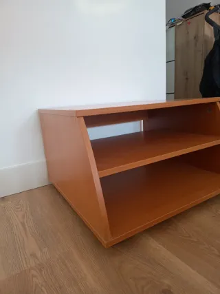 Mesilla de madera marrón