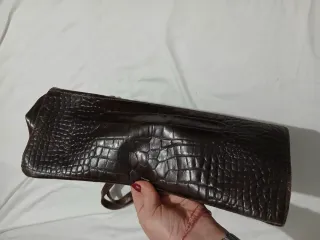 Borsa in pelle effetto coccodrillo marrone