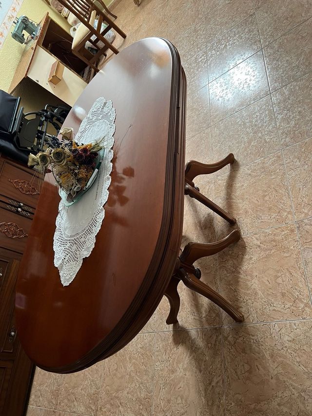 Mesa de comedor de madera