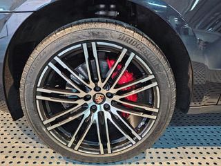 PORSCHE Macan Turbo