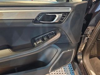 PORSCHE Macan Turbo