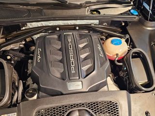 PORSCHE Macan Turbo
