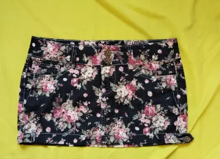 Minifalda vaquera estampada flores