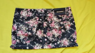 Minifalda vaquera estampada flores