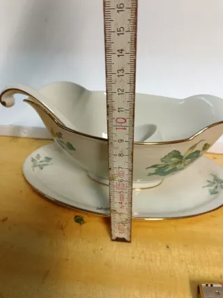 Salsiera in porcellana vintage con decoro floreale