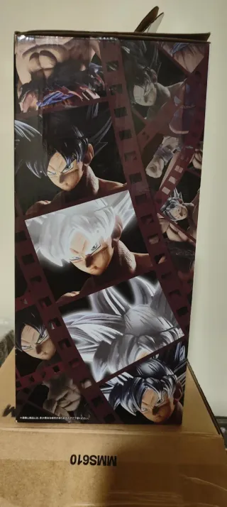 Figura Goku Ultra Instinto emoving Battle of World