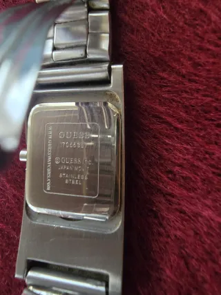 Reloj Guess Vintage Dorado y Plateado