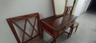 Mesa recibidor con espejo y 2 sillas