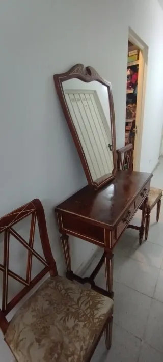 Mesa recibidor con espejo y 2 sillas