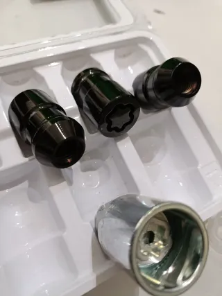 Tuercas Antirrobo Coche y Furgoneta