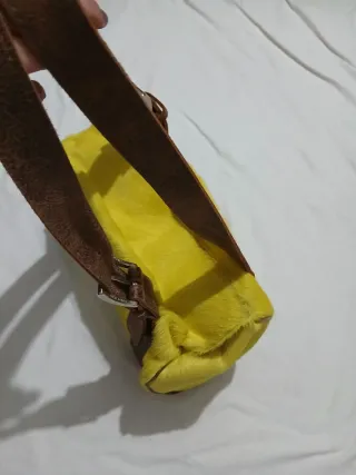 Borsa Gialla con Dettagli Marroni