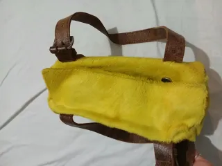 Borsa Gialla con Dettagli Marroni