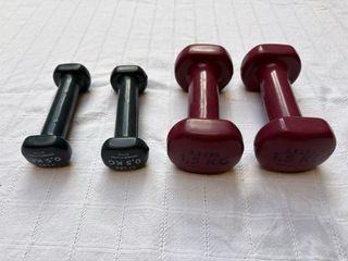 Juego de 4 pesas (2 rojas, 2 negras)