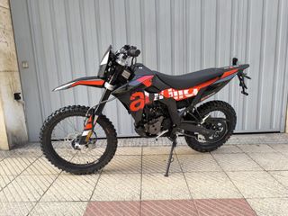 Aprilia RX 125 Negra/Roja 2025 0km