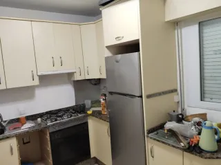 Muebles de Cocina Beige y Plateado