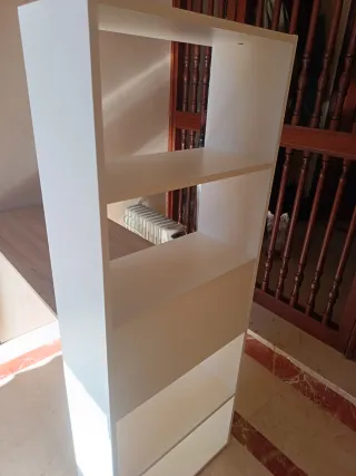 Escritorio infantil con repisa