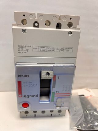Interruptor Automático Legrand DPX250