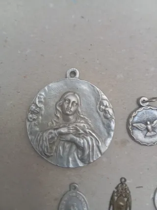 Lote 7 medallas religiosas