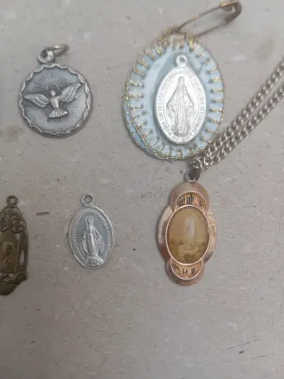 Lote 7 medallas religiosas