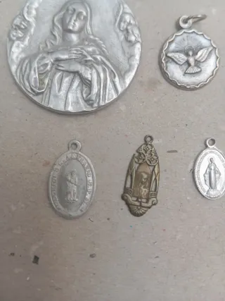 Lote 7 medallas religiosas