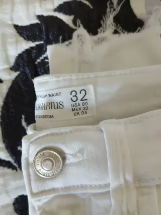 Pantalón vaquero blanco pitillo talla 32