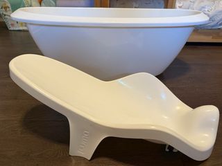Bañera de bebé LUMA y su asiento