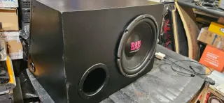 Subwoofer Alpine Caja Bass Reflex Negra
