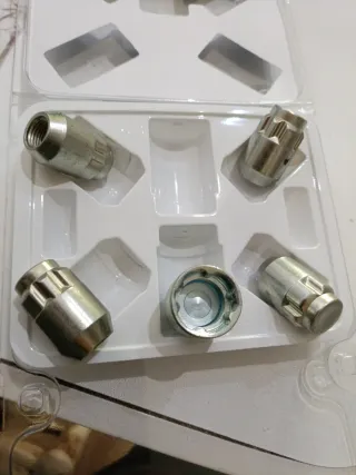 Tuercas antirrobo coche y furgoneta