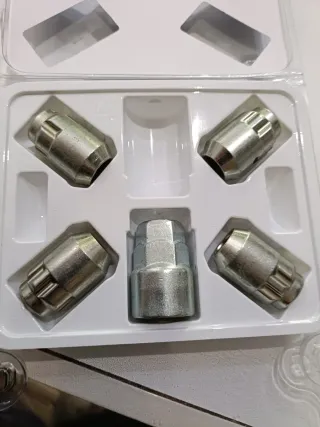 Tuercas antirrobo coche y furgoneta