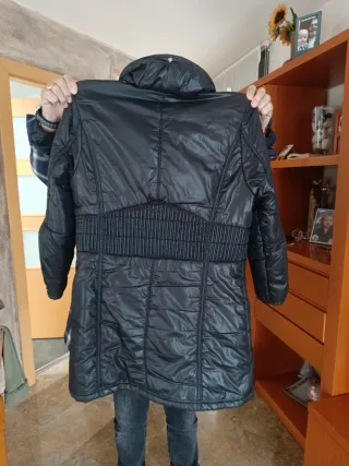 Parka negra talla 44 + regalo militar