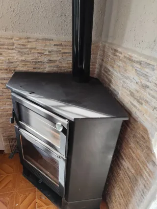 Estufa de leña rinconera con horno CH-8